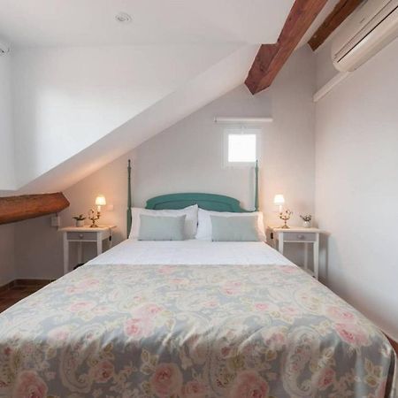 Cozy One-Bedroom Penthhouse La Latina Madryt Zewnętrze zdjęcie